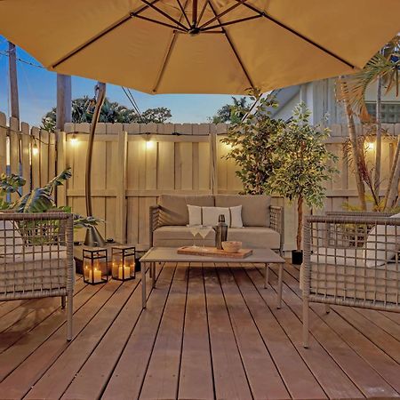 Stunning 2 Story Villa With Pool 포트 로더데일 외부 사진