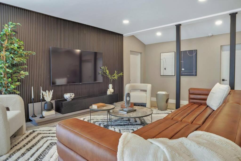Stunning 2 Story Villa With Pool 포트 로더데일 외부 사진