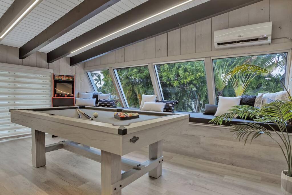 Stunning 2 Story Villa With Pool 포트 로더데일 외부 사진
