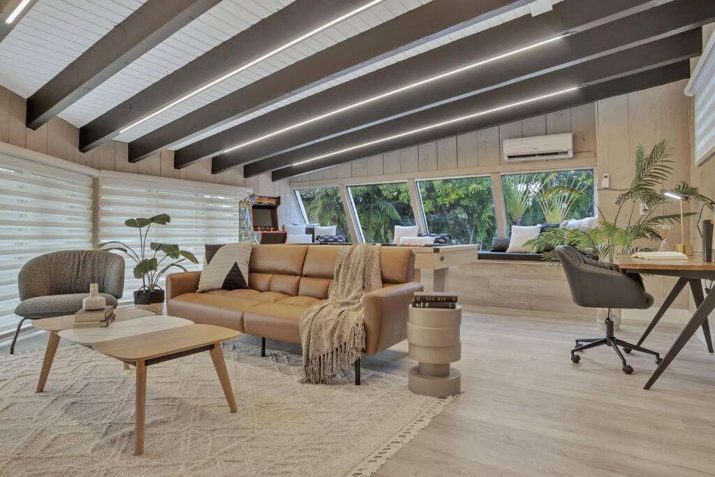 Stunning 2 Story Villa With Pool 포트 로더데일 외부 사진