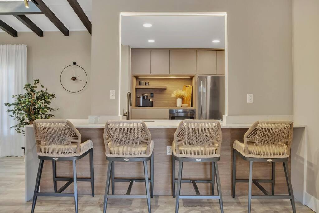 Stunning 2 Story Villa With Pool 포트 로더데일 외부 사진