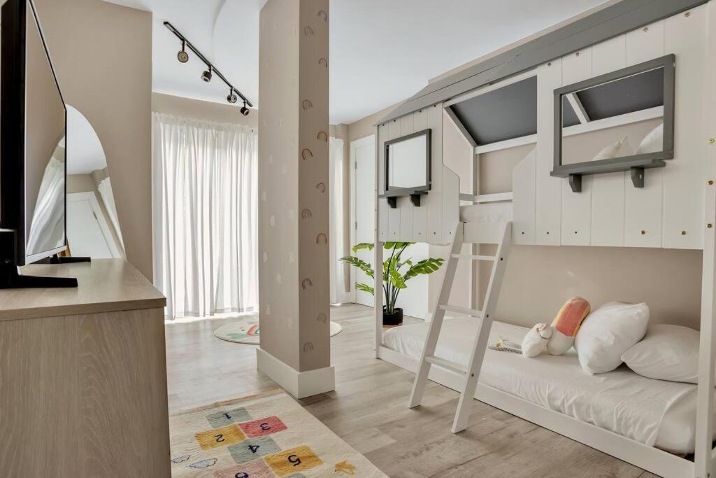 Stunning 2 Story Villa With Pool 포트 로더데일 외부 사진