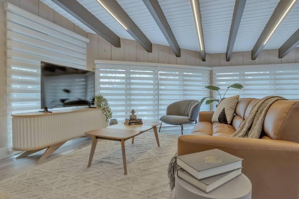 Stunning 2 Story Villa With Pool 포트 로더데일 외부 사진