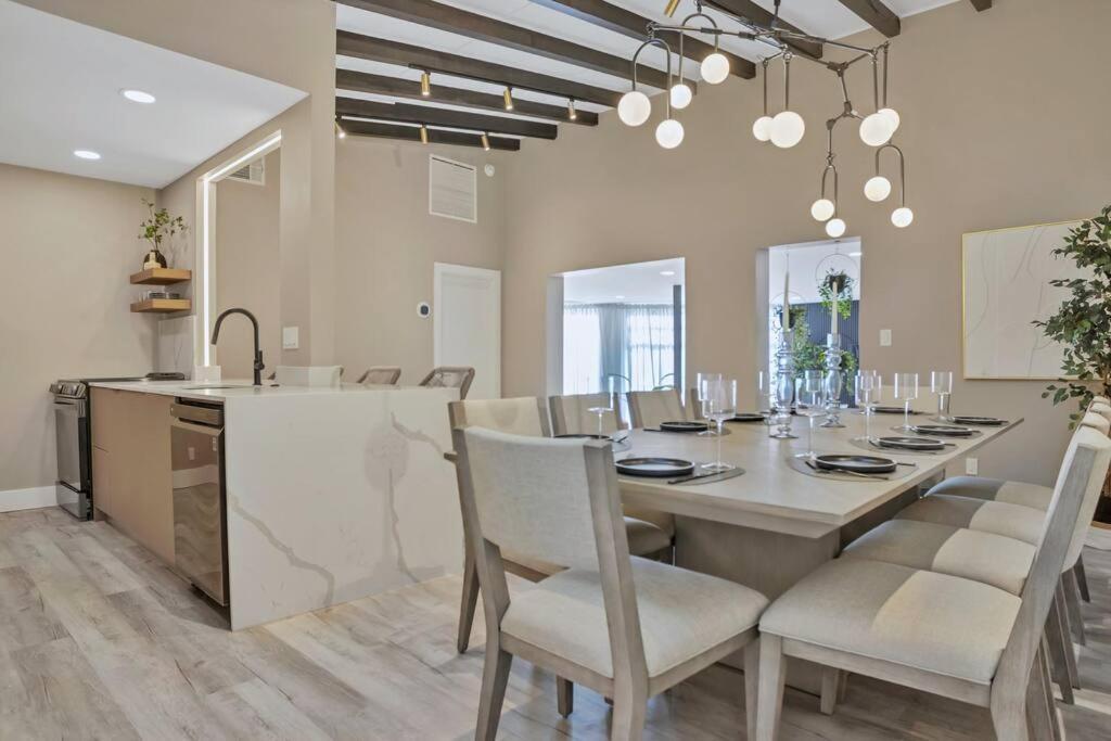 Stunning 2 Story Villa With Pool 포트 로더데일 외부 사진