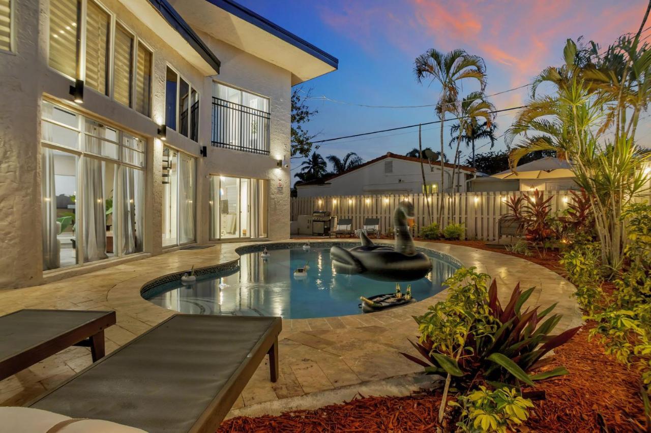 Stunning 2 Story Villa With Pool 포트 로더데일 외부 사진